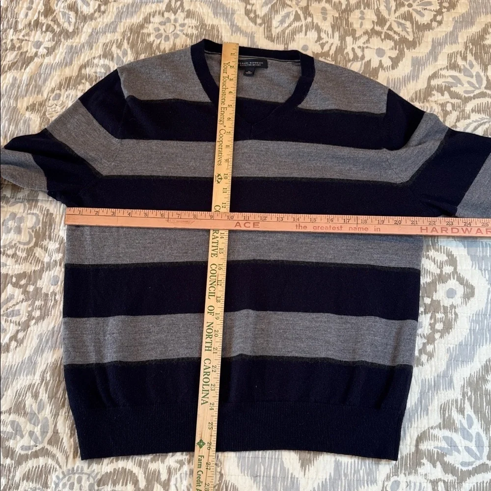Banana Republic Merino Wool Sweater navy gray men’s size XL